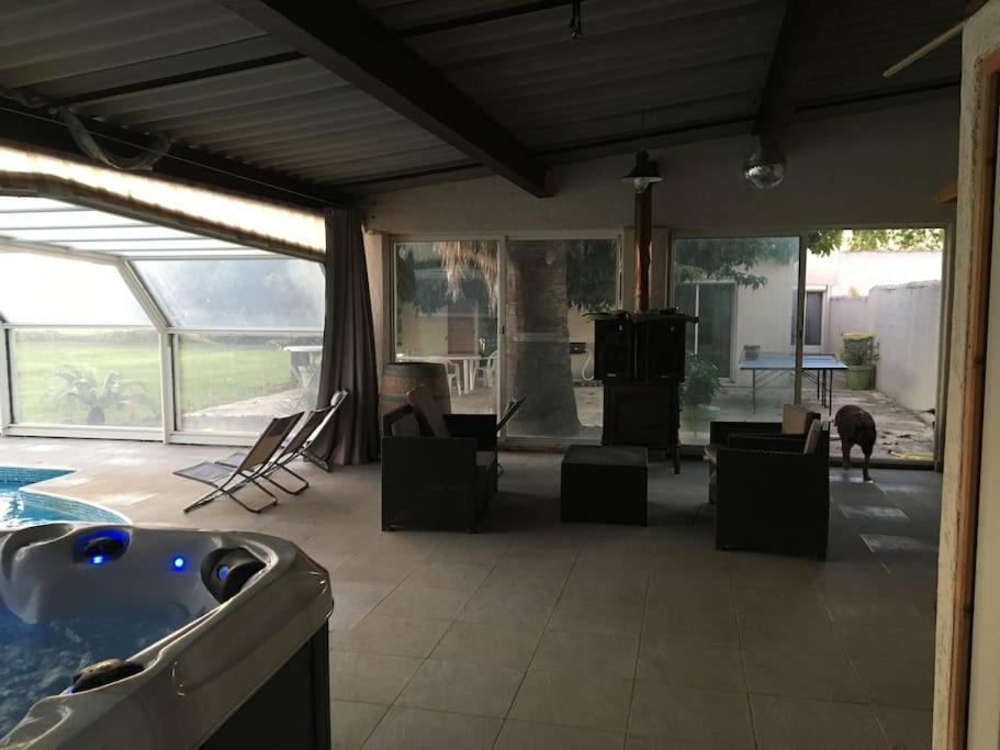 Mobil-Home Dans Un Beau Cadre A 15 Km Des Plages. Lunel  Eksteriør bilde
