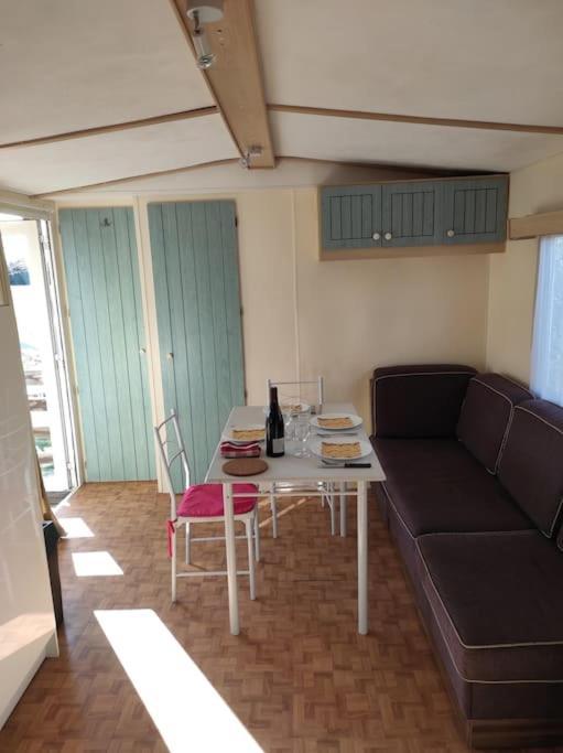 Mobil-Home Dans Un Beau Cadre A 15 Km Des Plages. Lunel  Eksteriør bilde