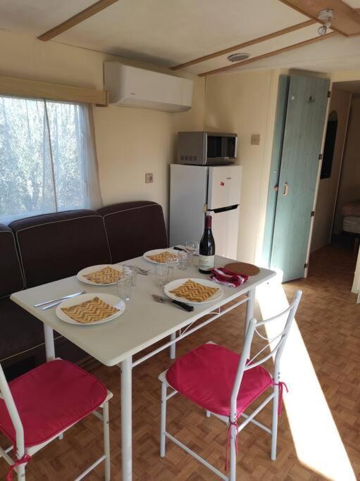 Mobil-Home Dans Un Beau Cadre A 15 Km Des Plages. Lunel  Eksteriør bilde